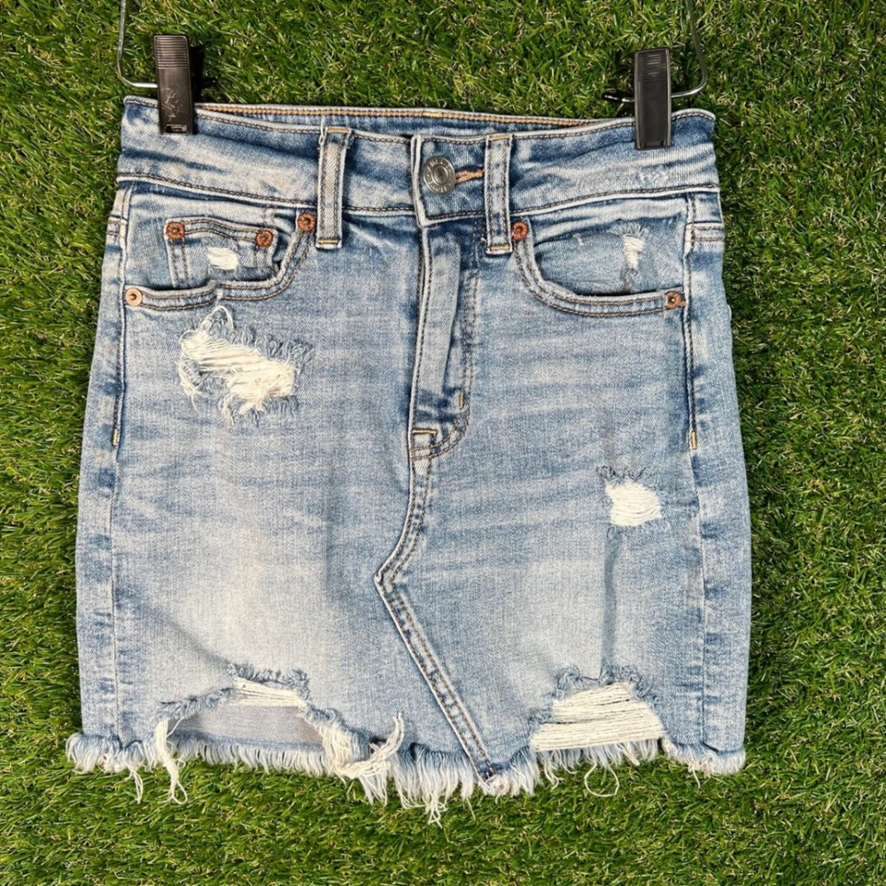 American Eagle Super Stretch Distressed Denim Mini Skirt Light Wash Raw Hem 00